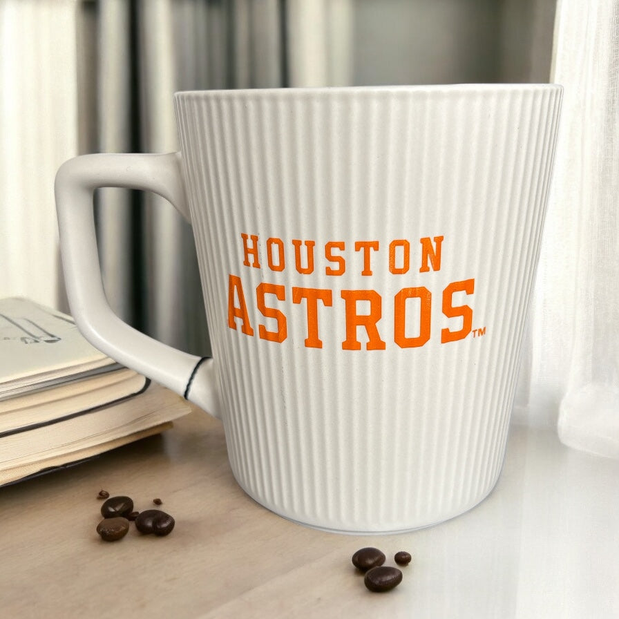 Taza Houston Astros crema con logo en azul y naranja