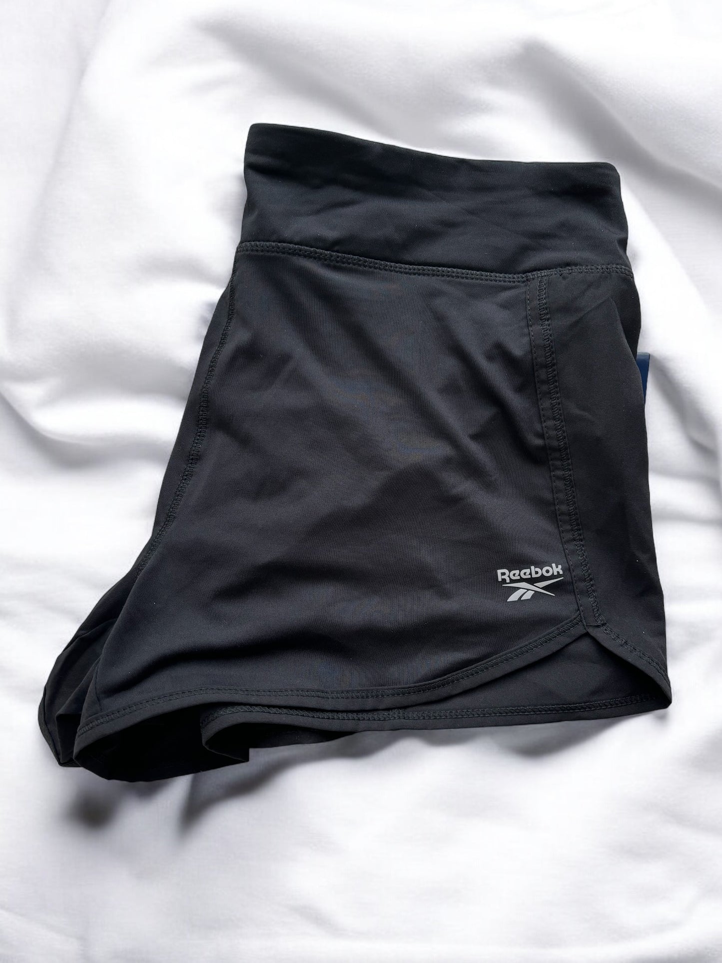 Short Reebok negro slim