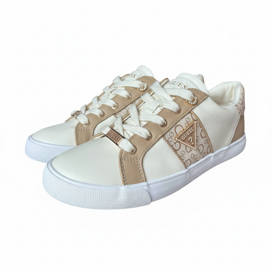 Tenis Guess beige con detalles camel
