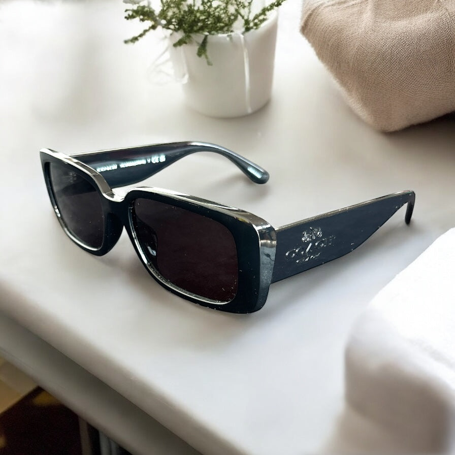 Lentes Coach negro con nombre grabado