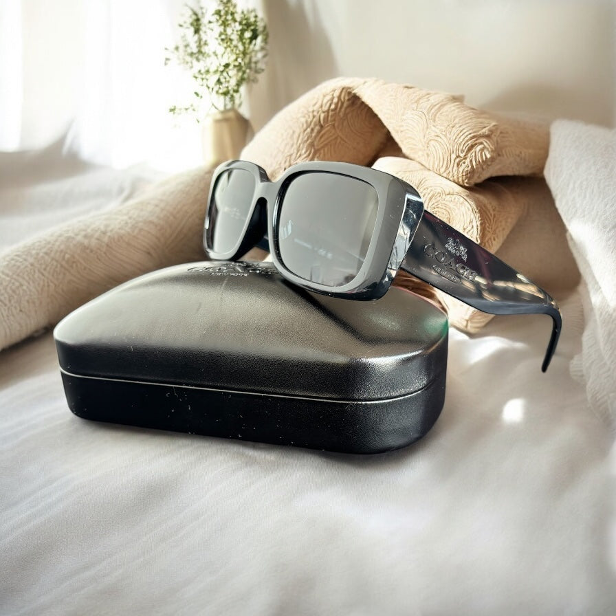 Lentes Coach negro con nombre grabado