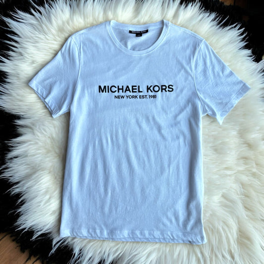 Playera Michael k blanca con letras negras para caballero