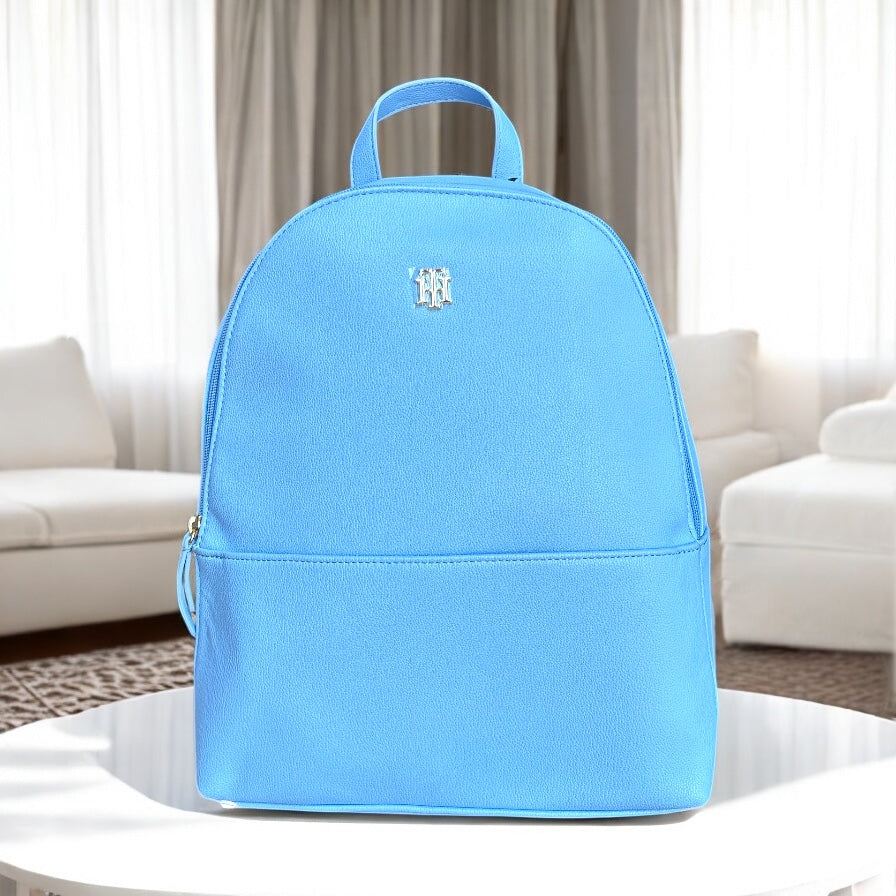 Backpack Tommy H azul claro, strap azul marino y placa dorada