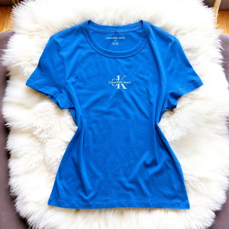 Playera Calvin k color azul con letras blancas
