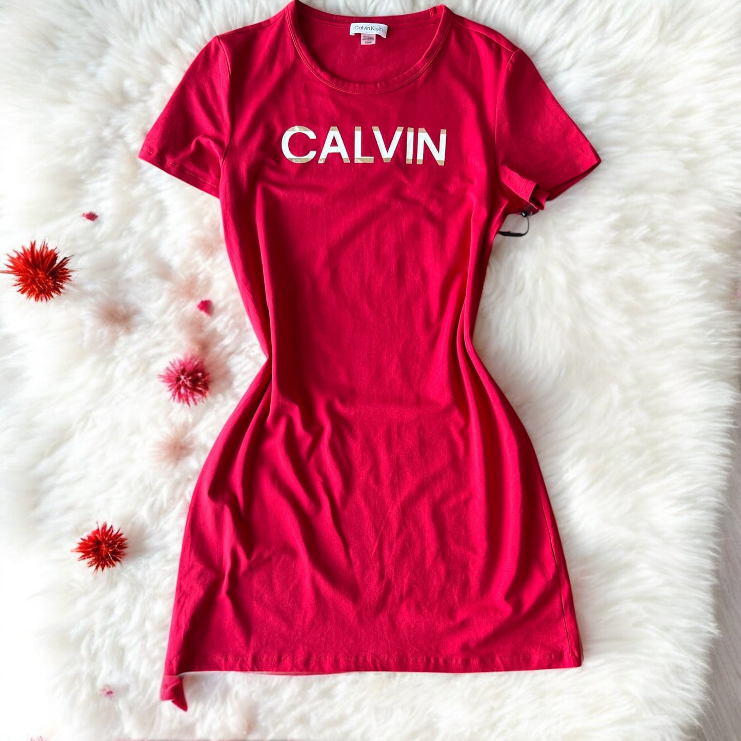 Vestido Calvin k rojo con letras blancas