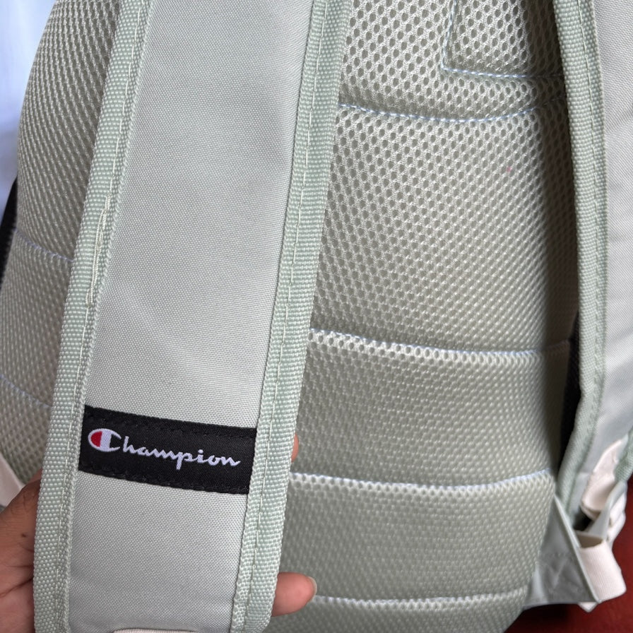 Backpack Champion verde pistache con detalles en beige y negro