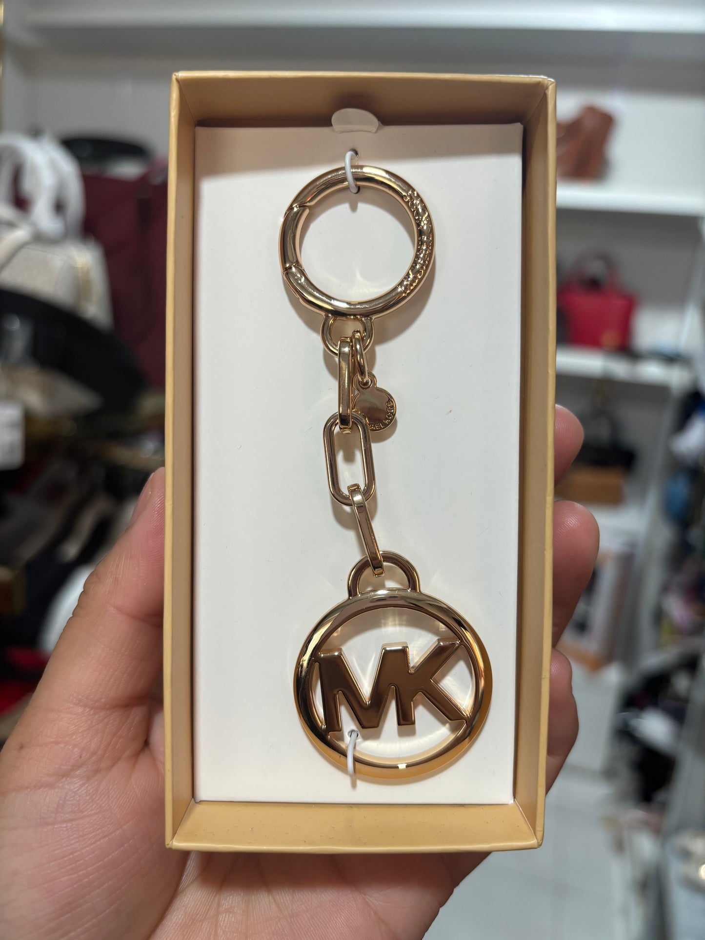 Llavero Michael K dorado