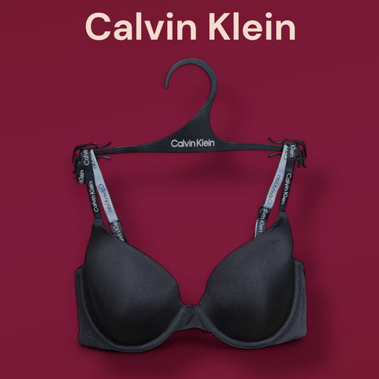 Brasier Calvin Klein negro, letras blancas en strap