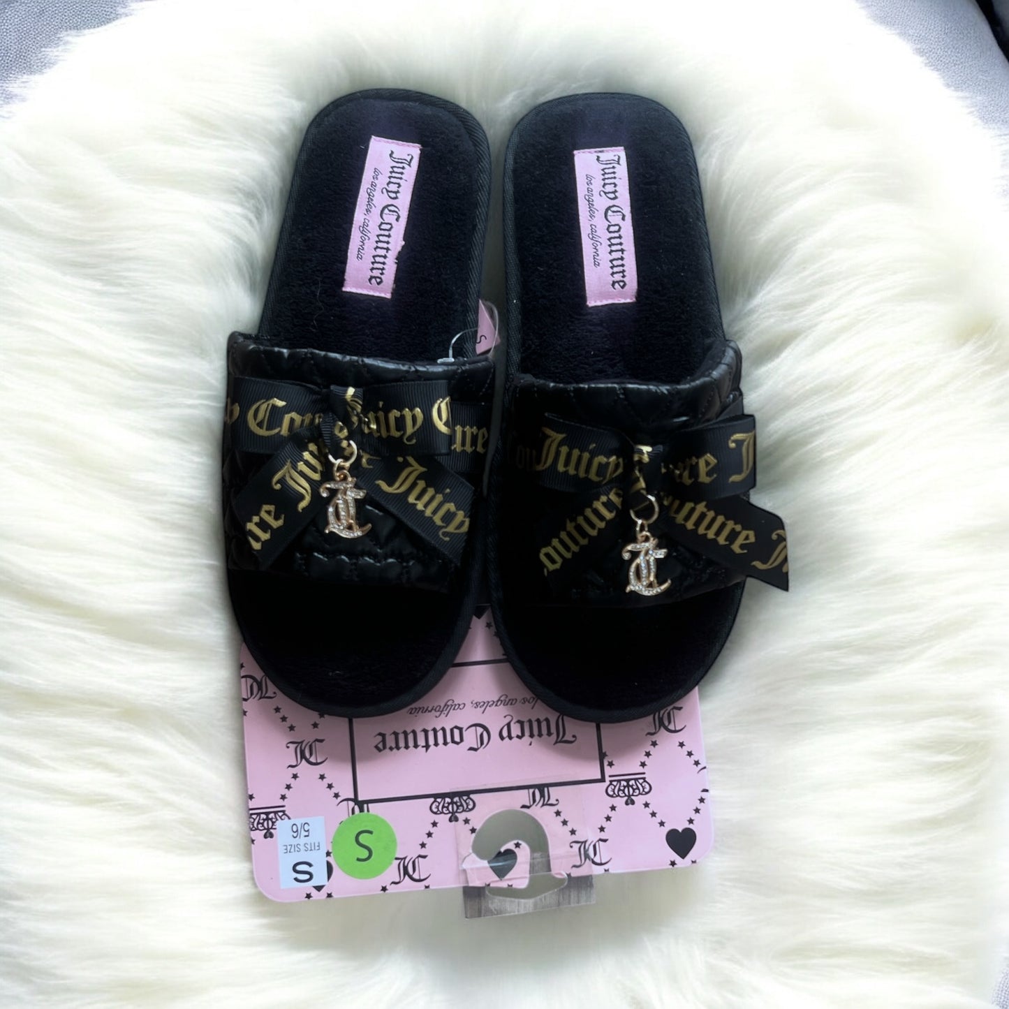 Pantunflas Juicy C negro con charm
