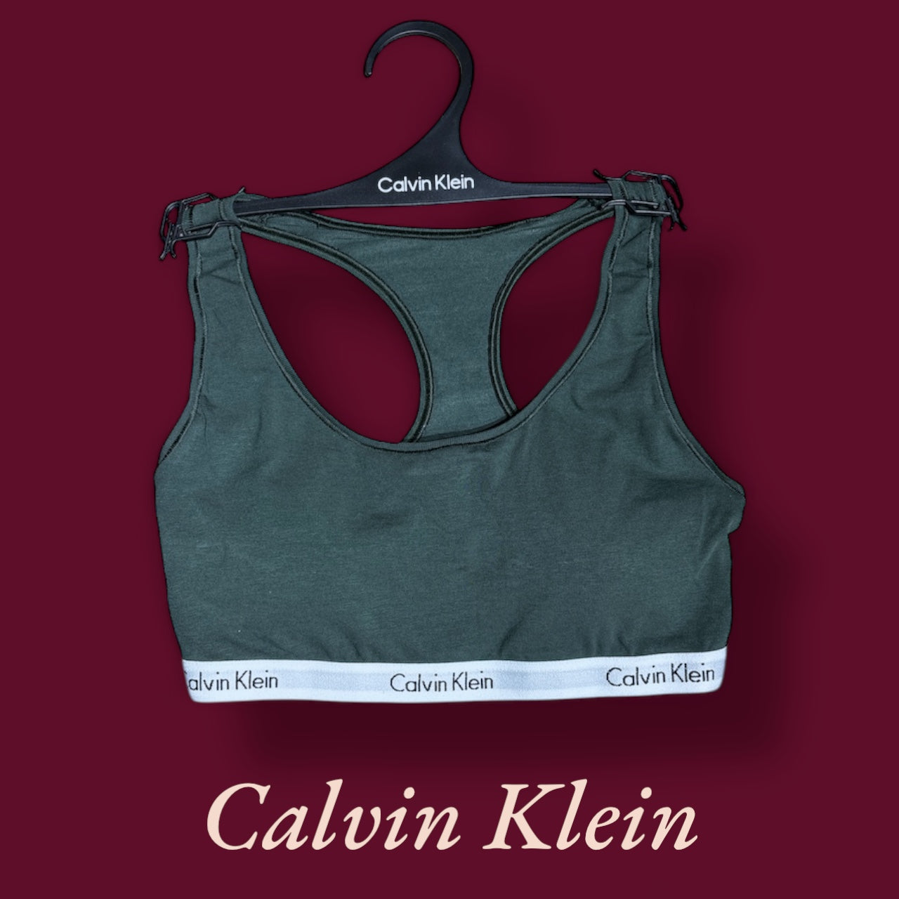 Top Calvin k verde, resorte blanco con letras negras