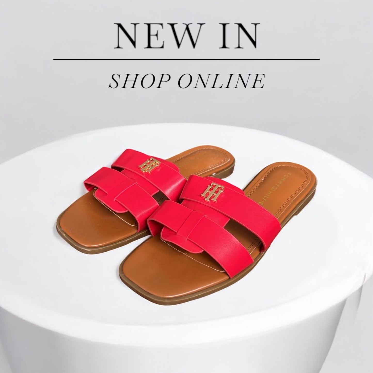 Sandalias Tommy H rojo con placa dorada