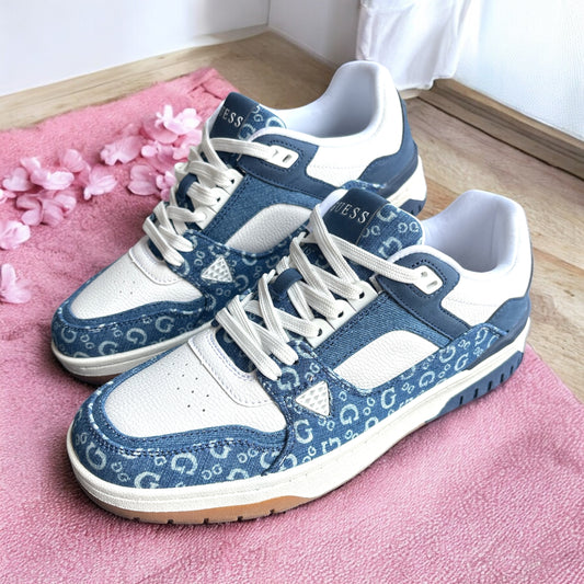 Tenis Guess blancos con azul y monogram