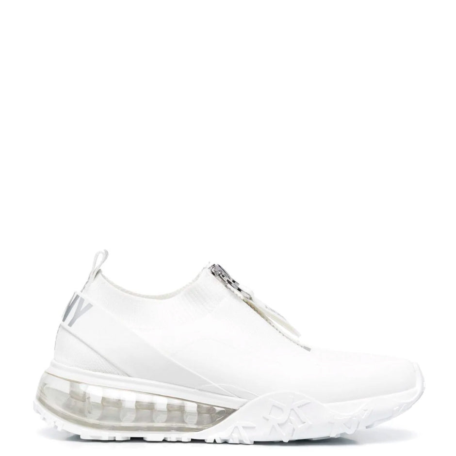 Tenis DKNY blancos, plataforma con trama parecida y suela en letras 3D