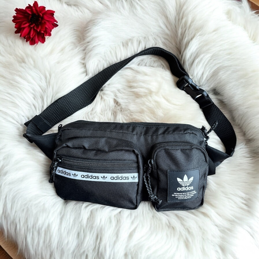 Bandolera/Cangurera Adidas negra logo en blanco