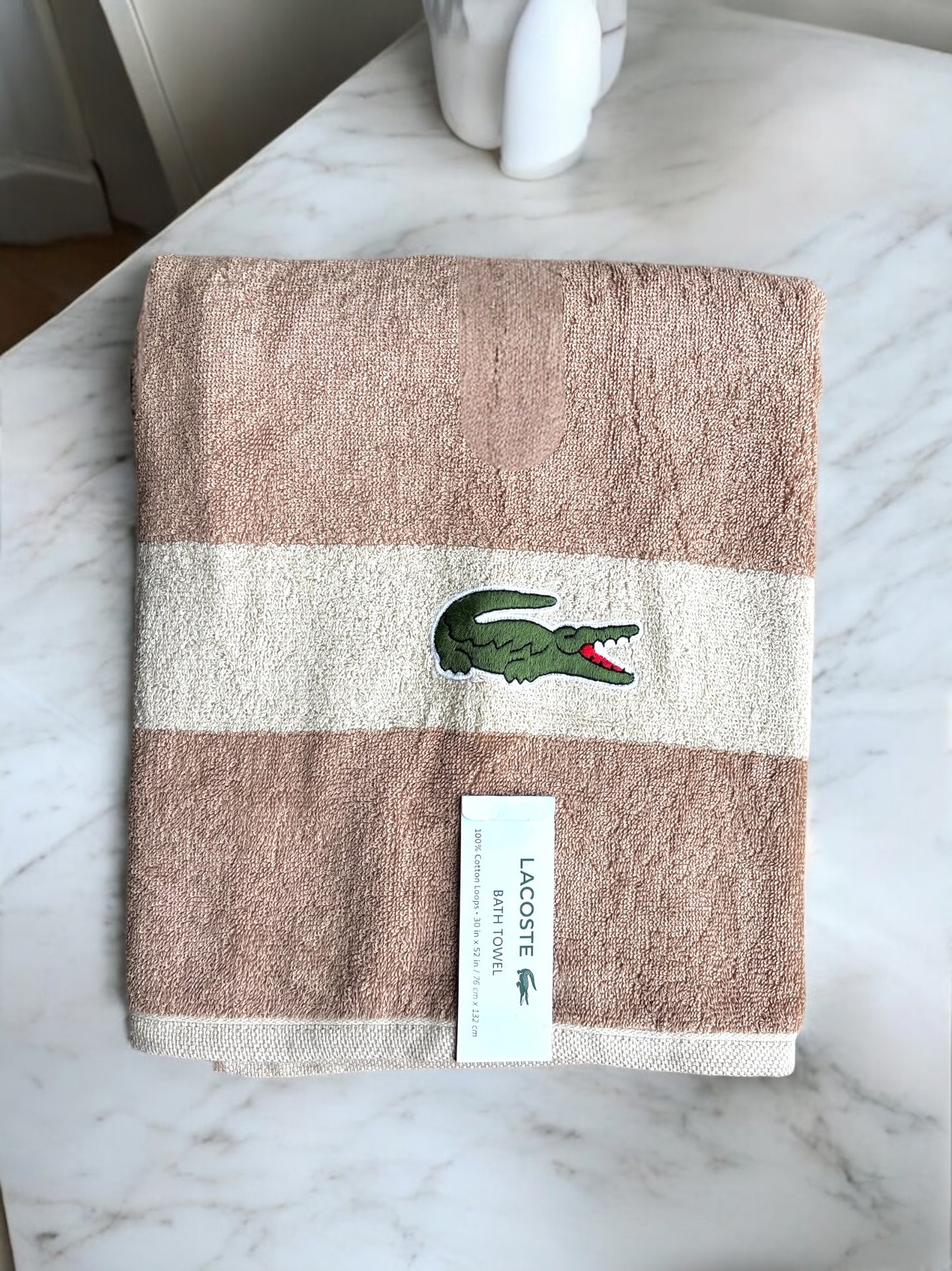 Toalla Lacoste camel con beige