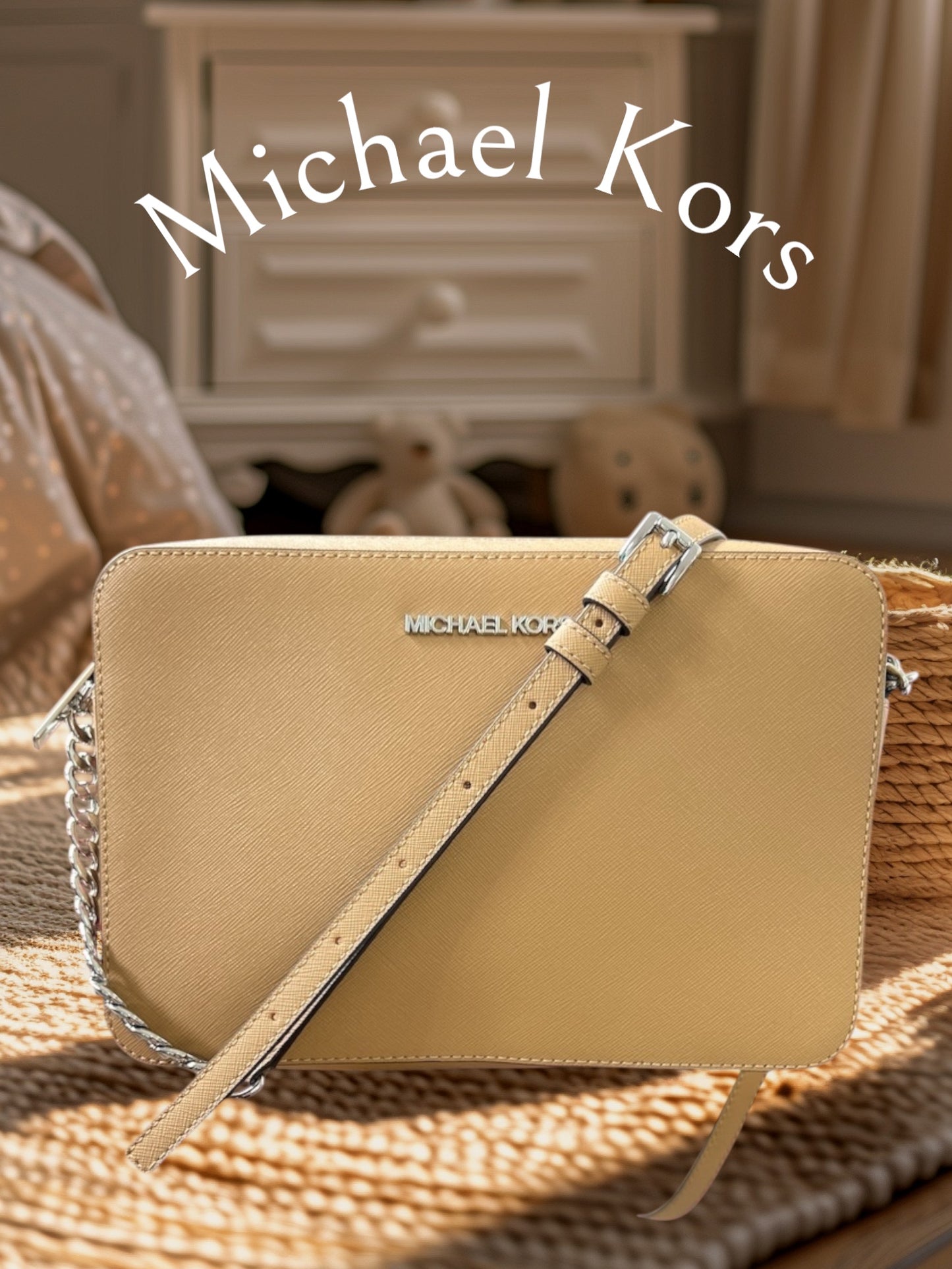 Crossbody Michael K camel con plata