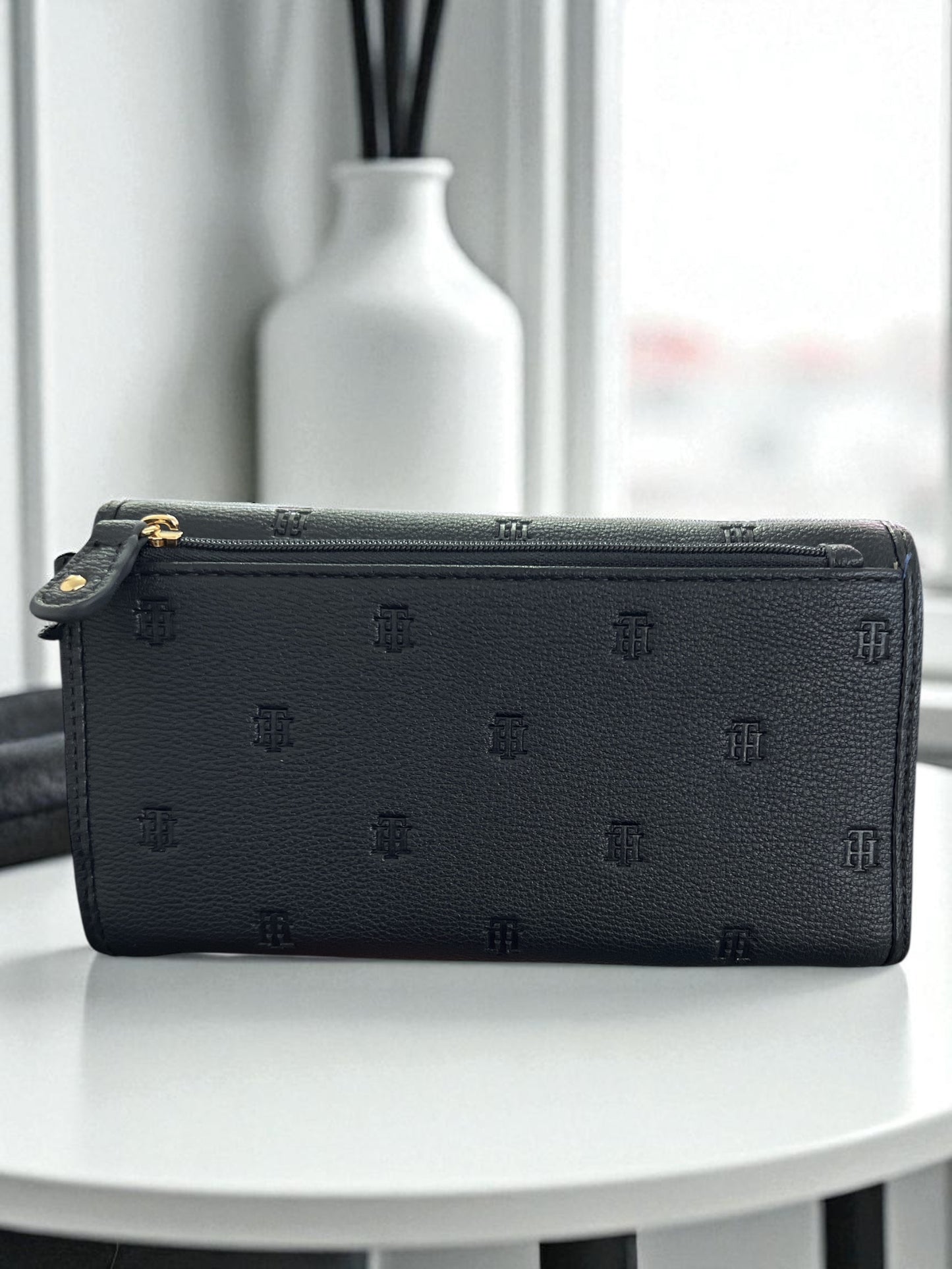 Cartera Tommy H azul marino grabada