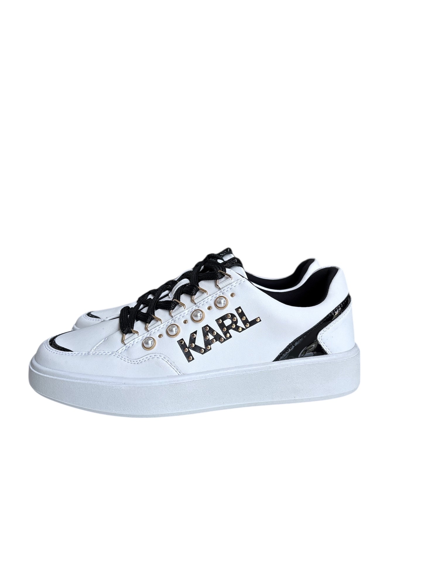 Tenis Karl l blancos con perlas