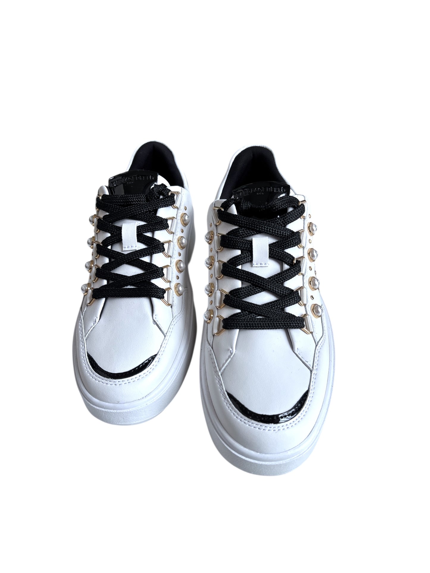 Tenis Karl l blancos con perlas