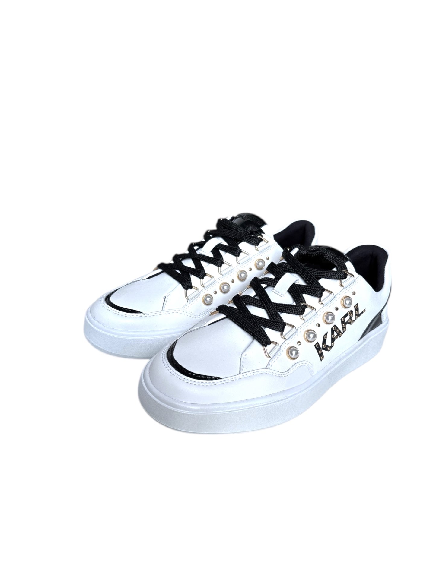 Tenis Karl l blancos con perlas