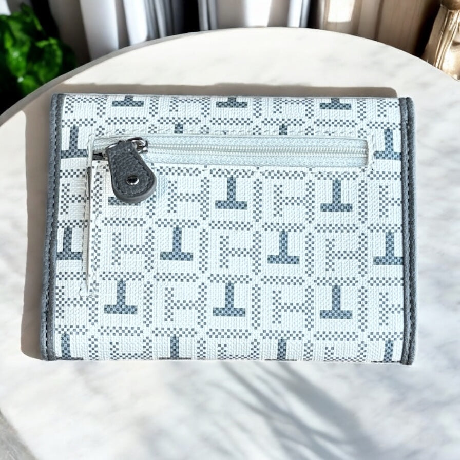 Cartera Tommy H blanca con monogram gris