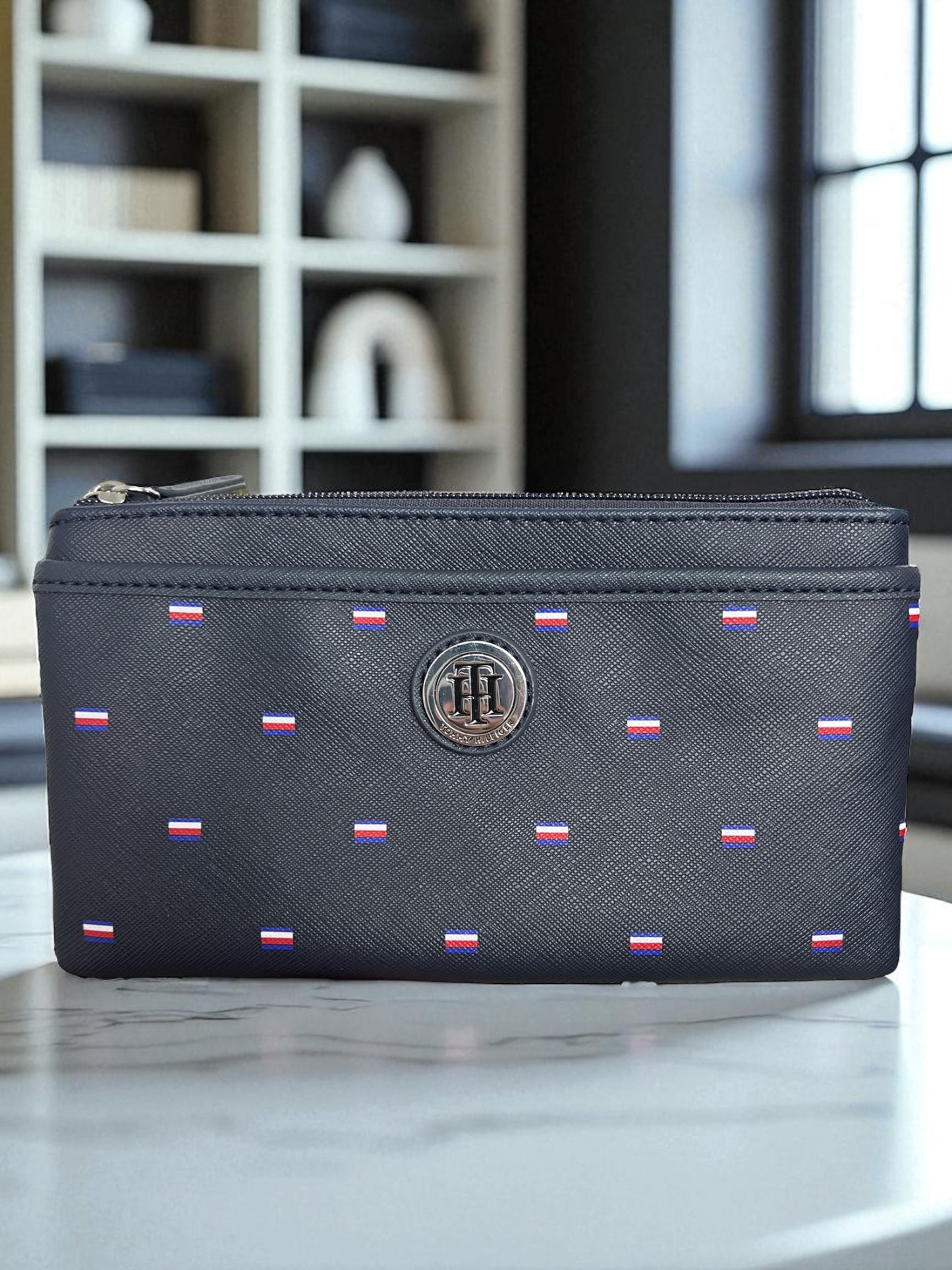 Muñequera Tommy H azul monogram bandera doble cierre