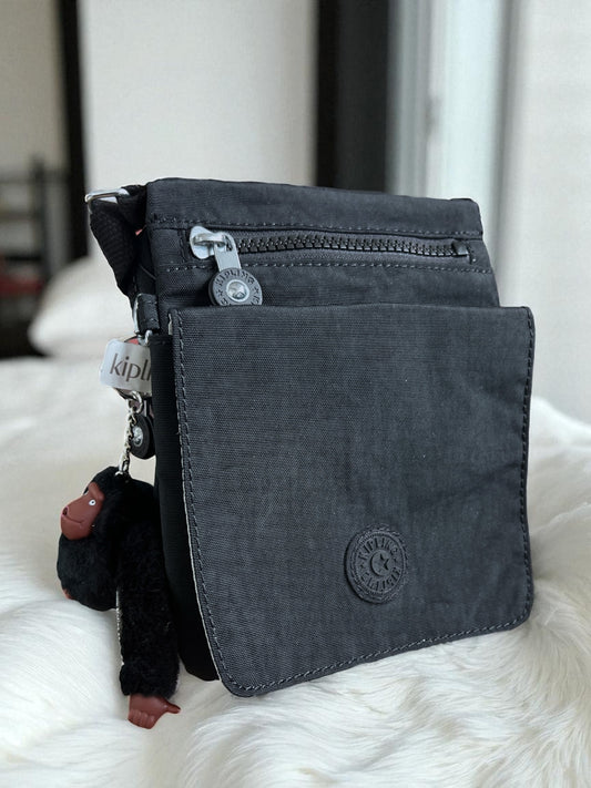 Crossbody Kipling negra con changuito