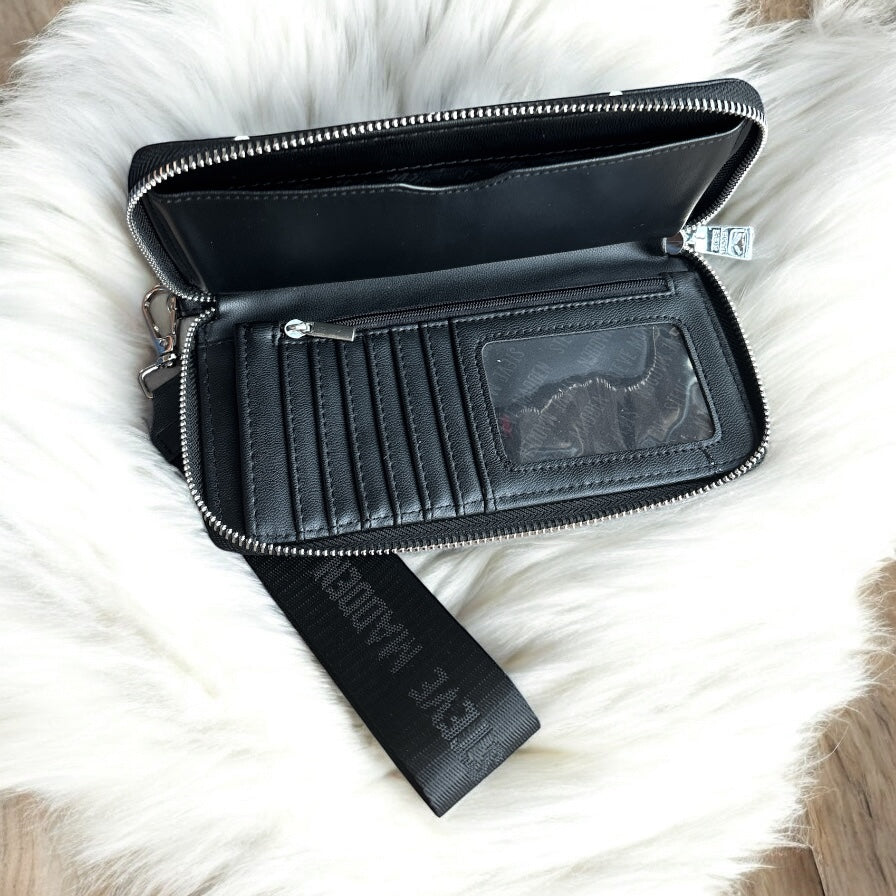 Cartera Steve M negra con monogram blanco ystrap grabado y placa negra