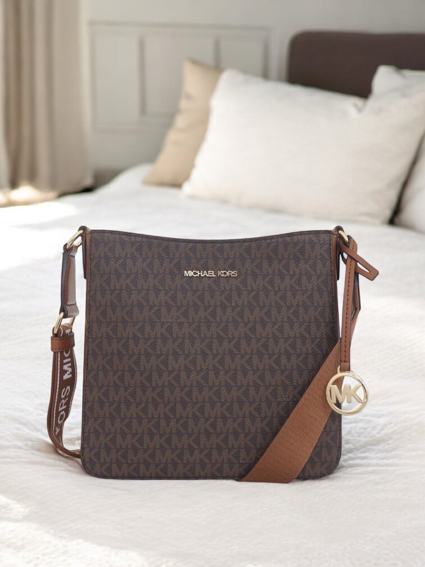 Crossbody Michael k Jet Set Travel marrón/chocolate con conogram, atrás grabado