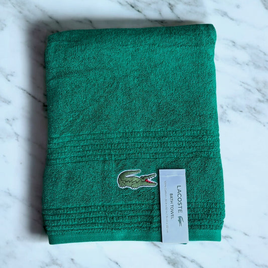 Toalla Lacoste verde bandera con logo bordado