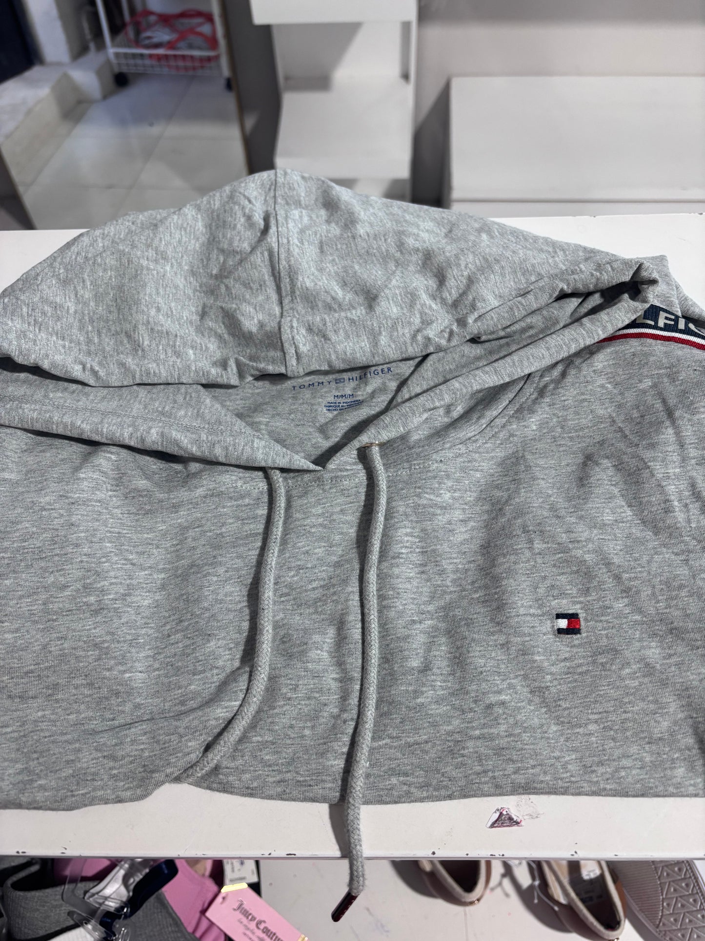 Vestido Tommy H gris con gorra