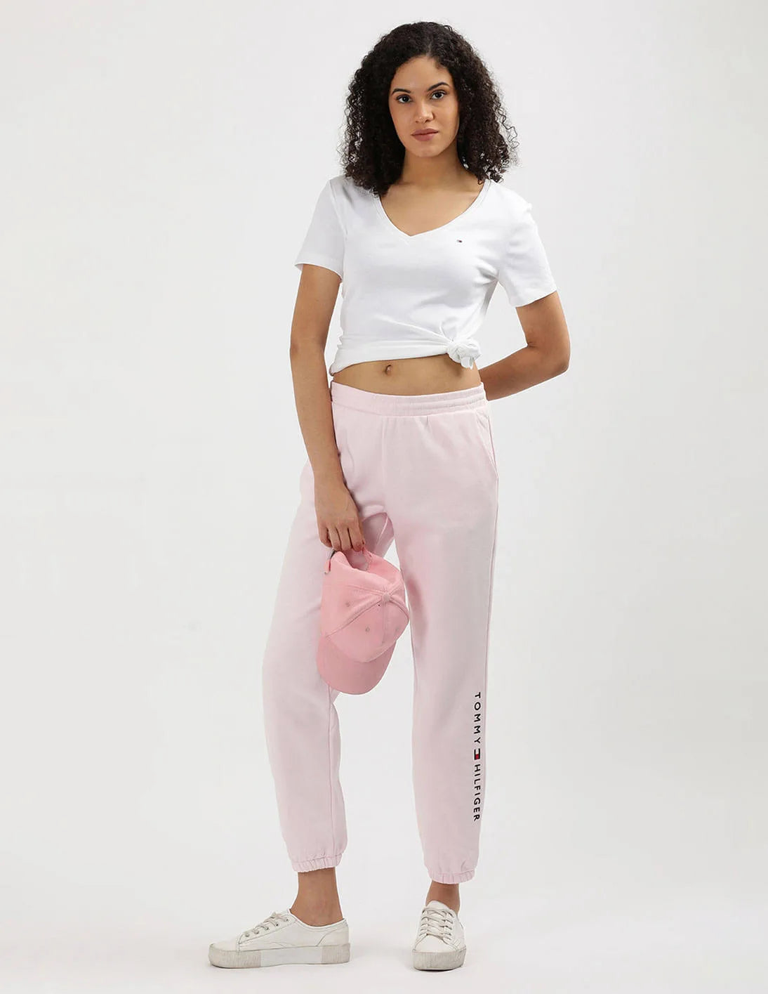 Pants Tommy H rosa claro con letras bordadas