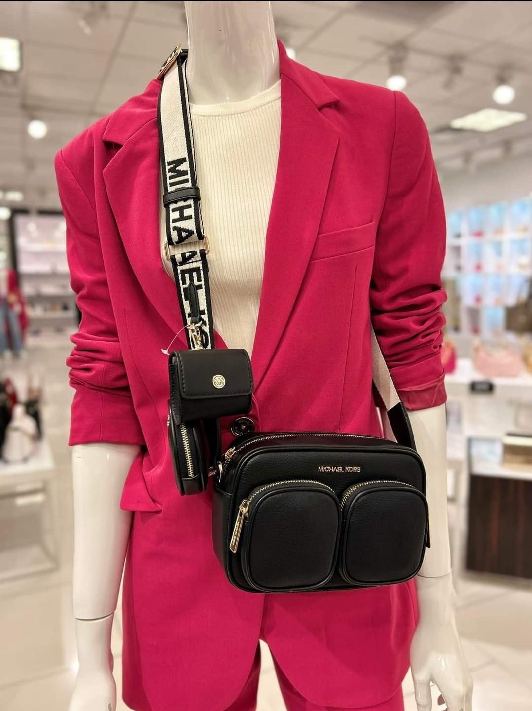 Crossbody Michael K negra con monedero y porta Airpods