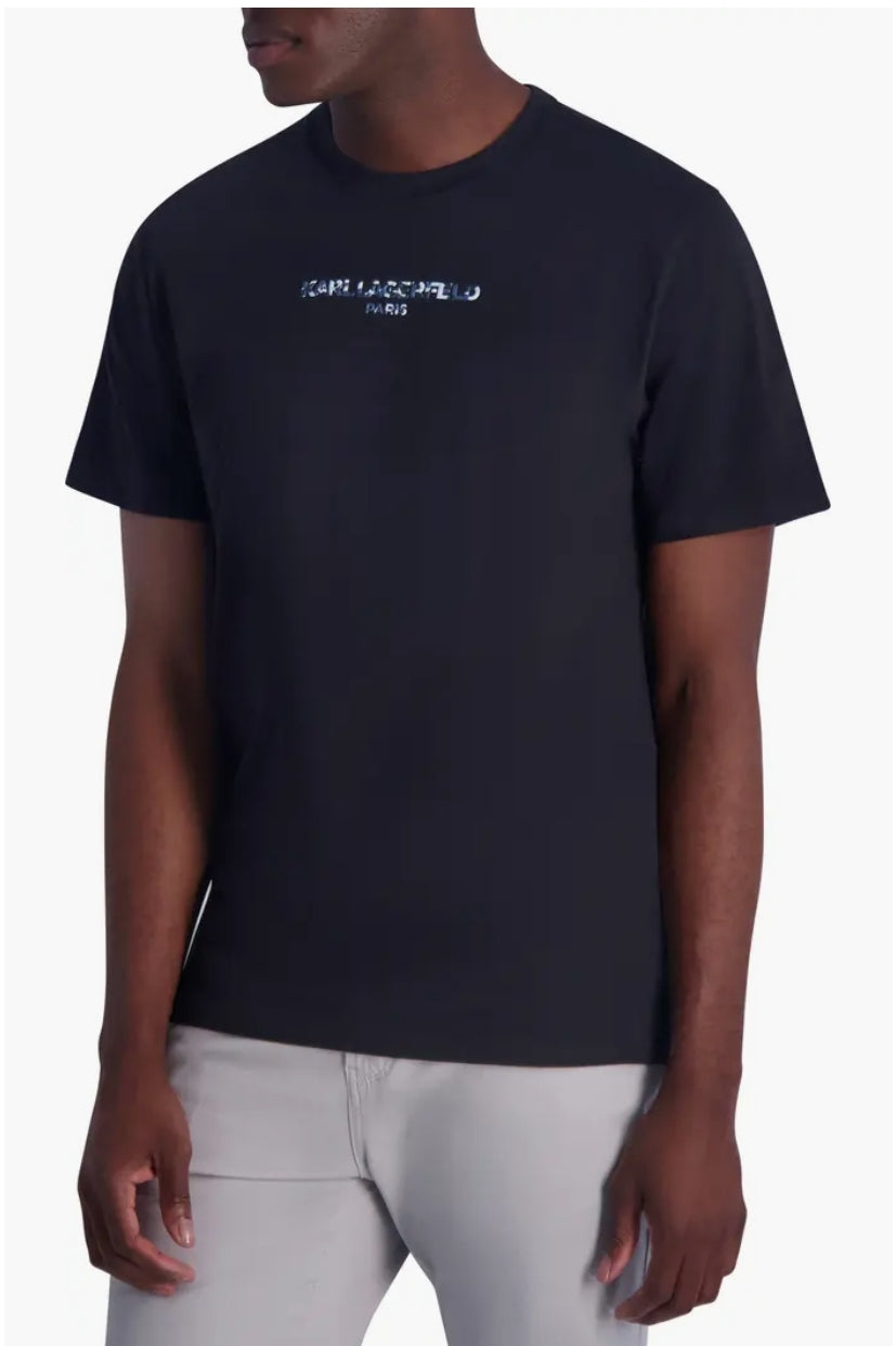 Playera Karl L negra letras camuflaje para caballero