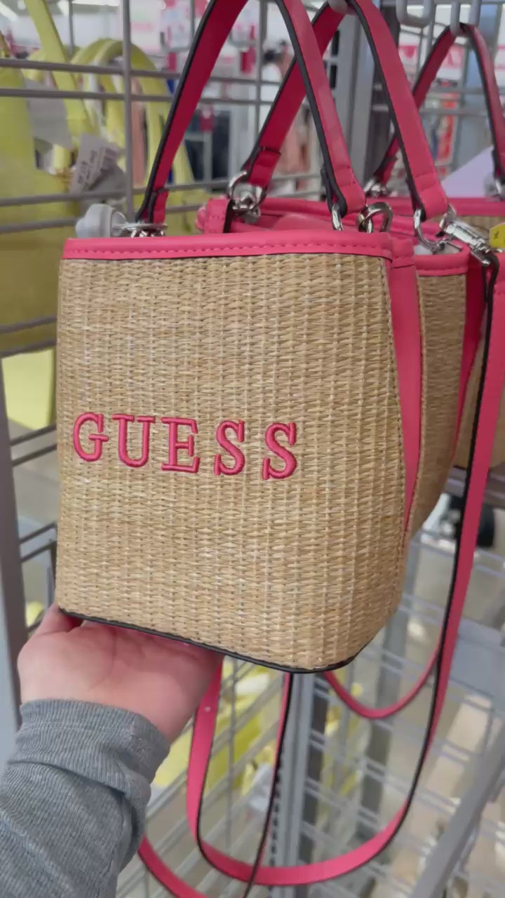 Bucket Guess yute/coral con strap y letras coral bordadas – BGC Trends
