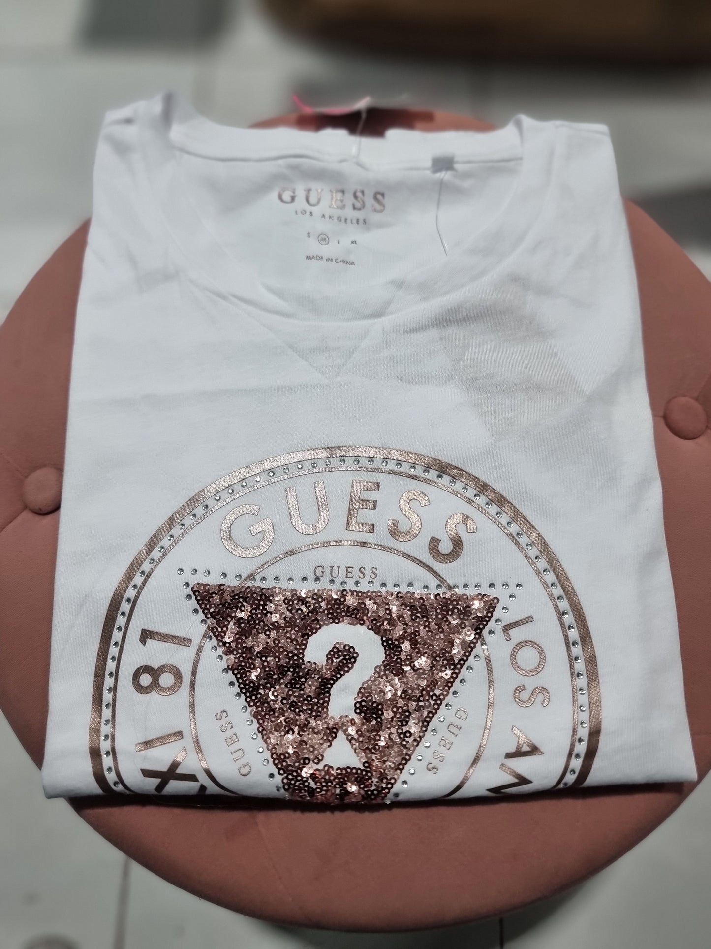 Playera Guess blanca con brillos