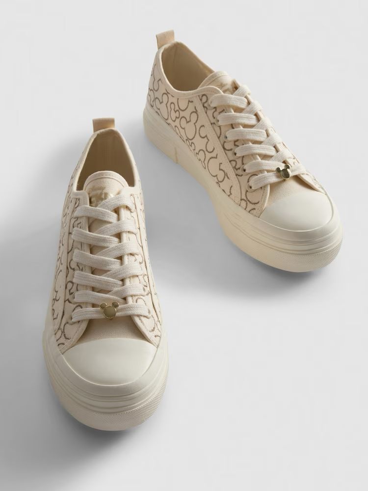 Tenis Primark Disney beige con monogram