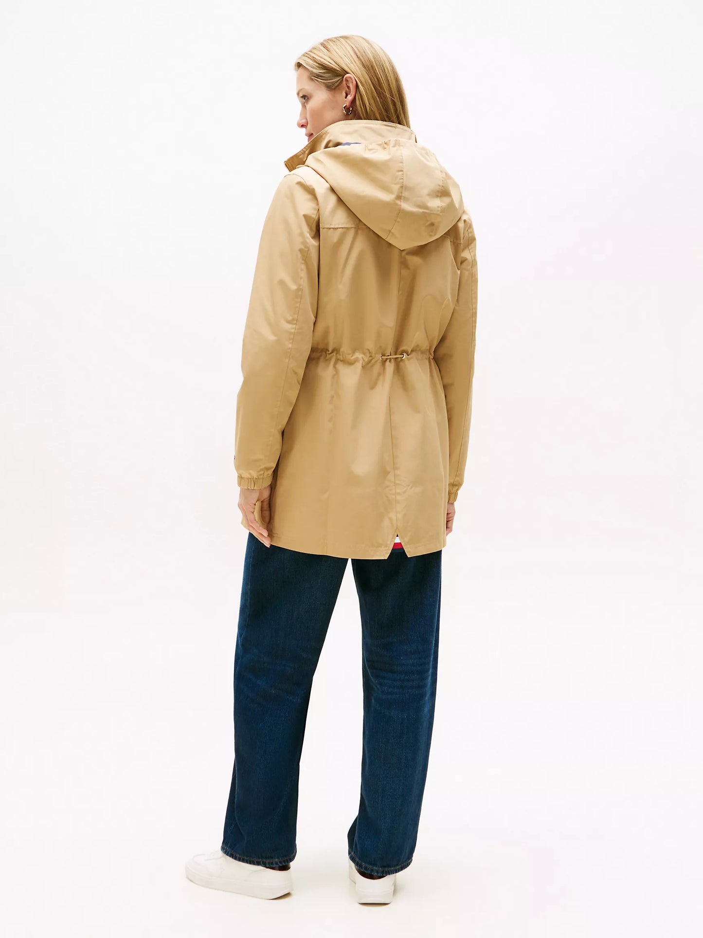Rompevientos Tommy H camel con gorrito