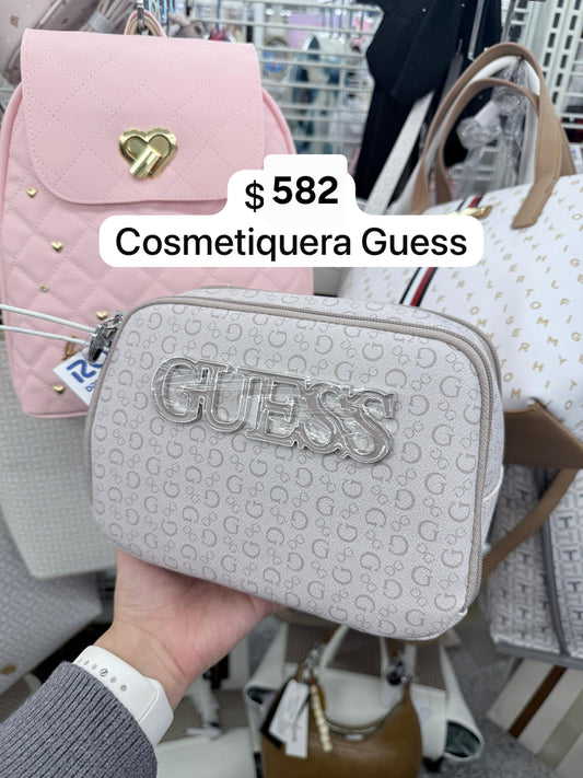Cosmetiquera Guess nude con placa grande