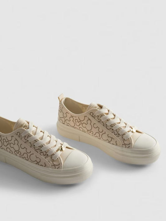 Tenis Primark Disney beige con monogram