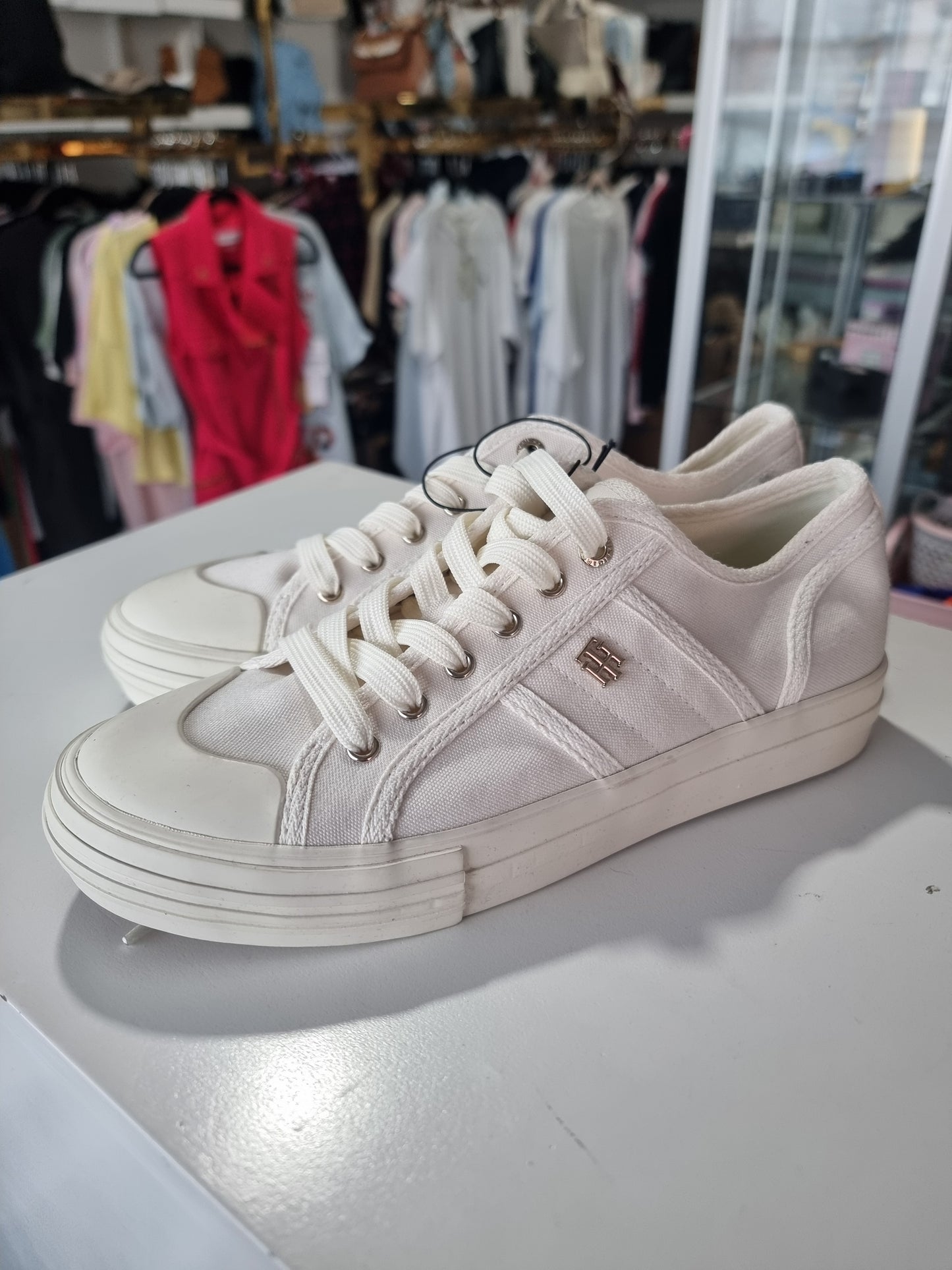 Tenis Tommy H crema