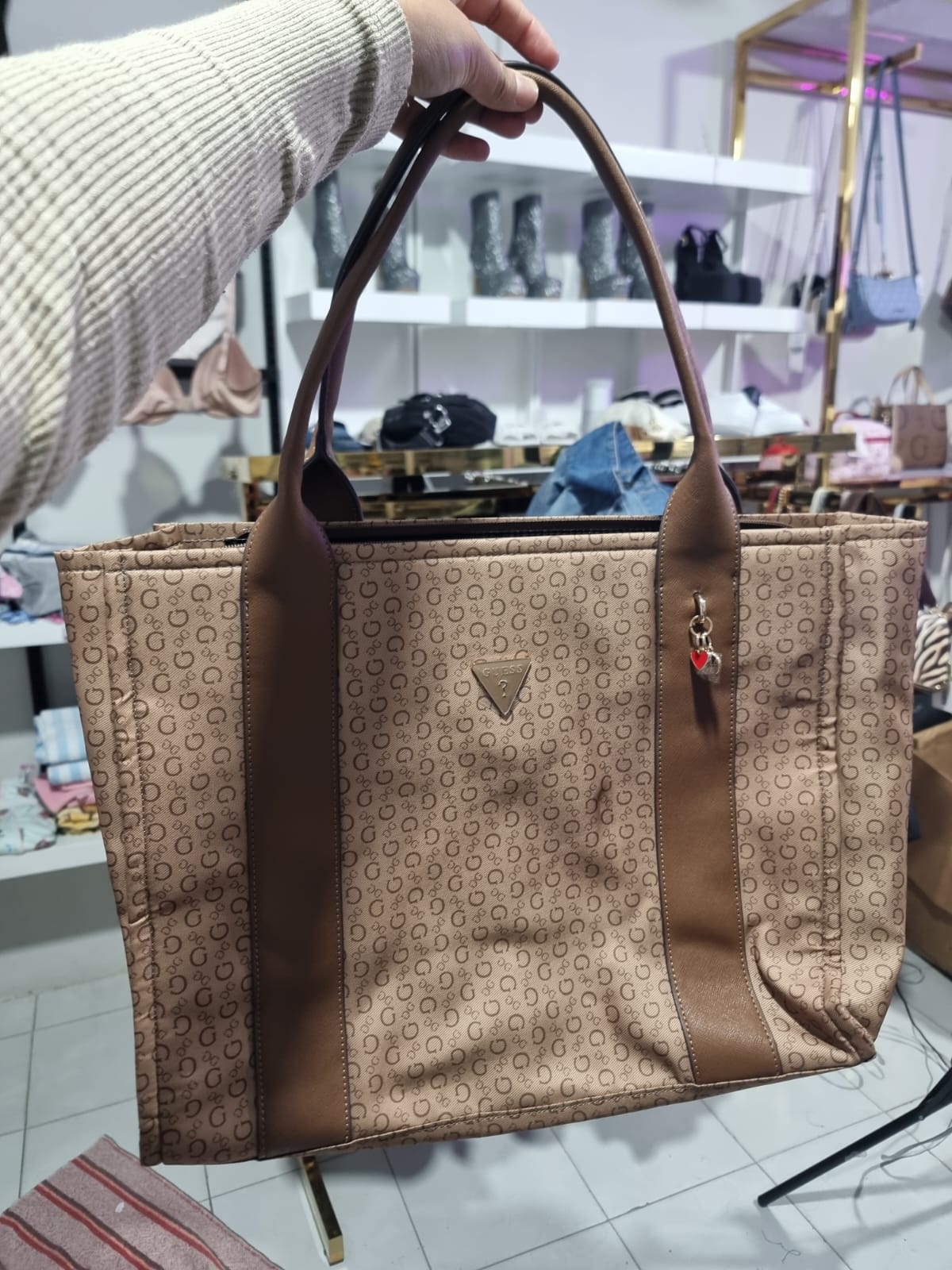 Tote Guess cafe con monogram