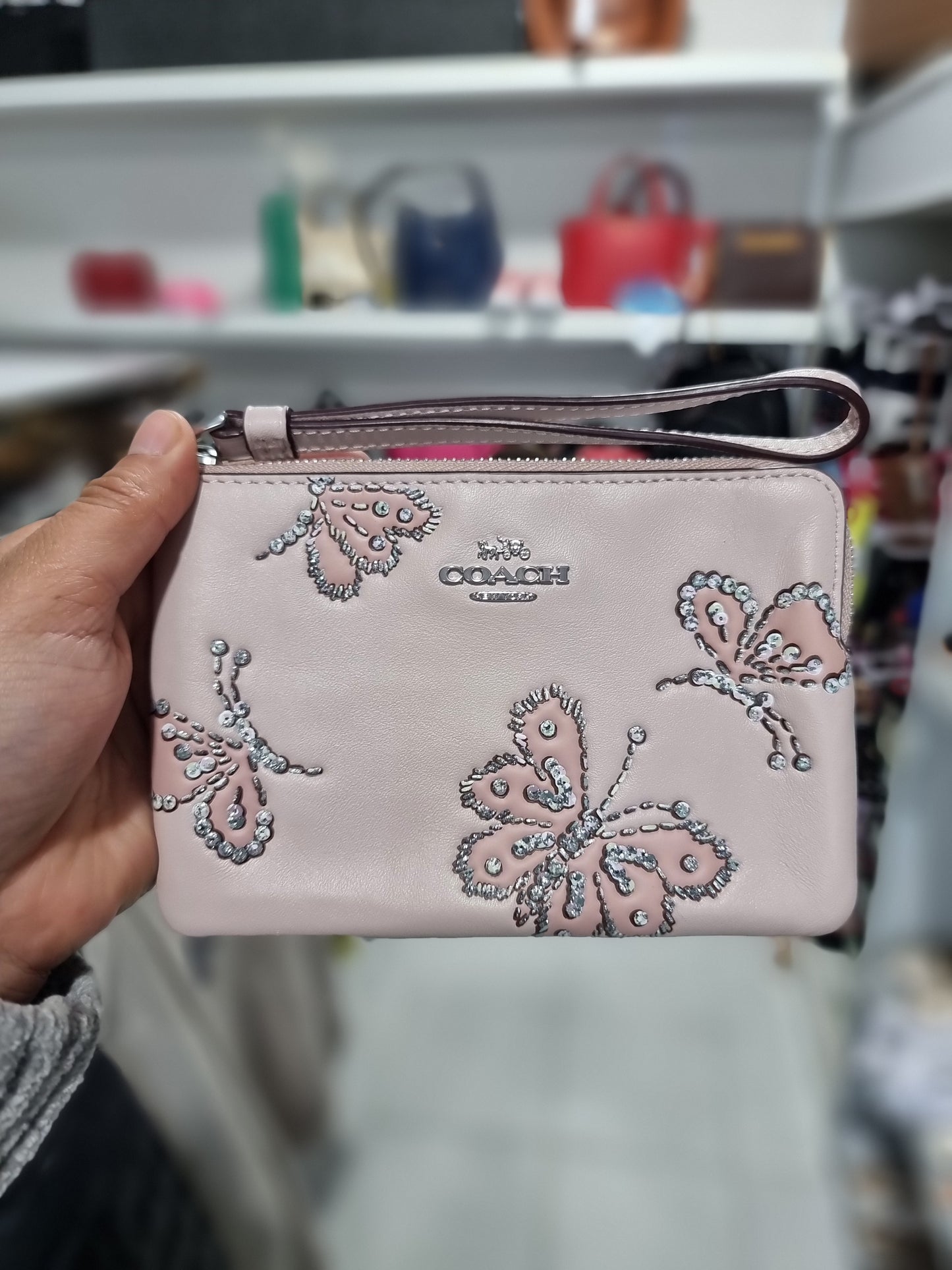 Muñequera Coach de mariposas
