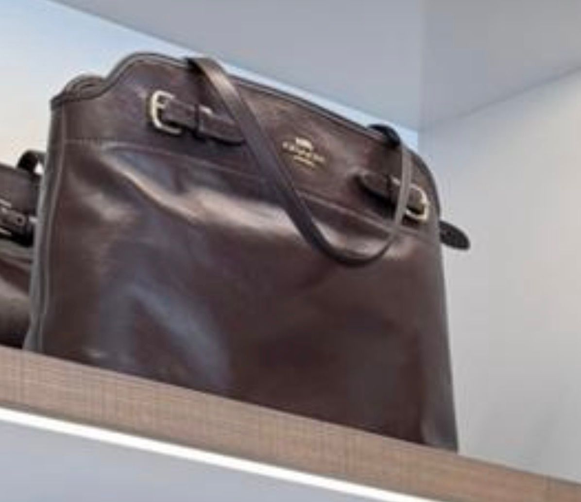 Tote Coach cafe