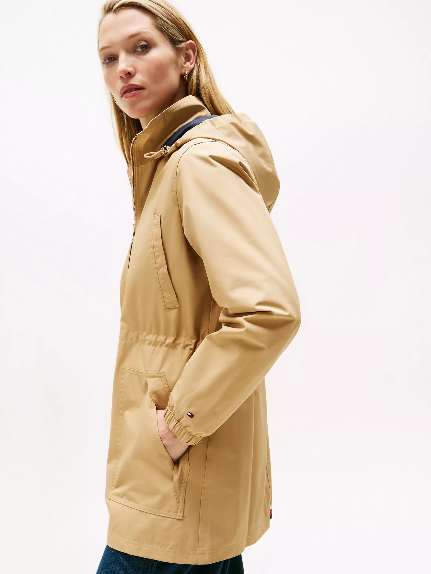 Rompevientos Tommy H camel con gorrito