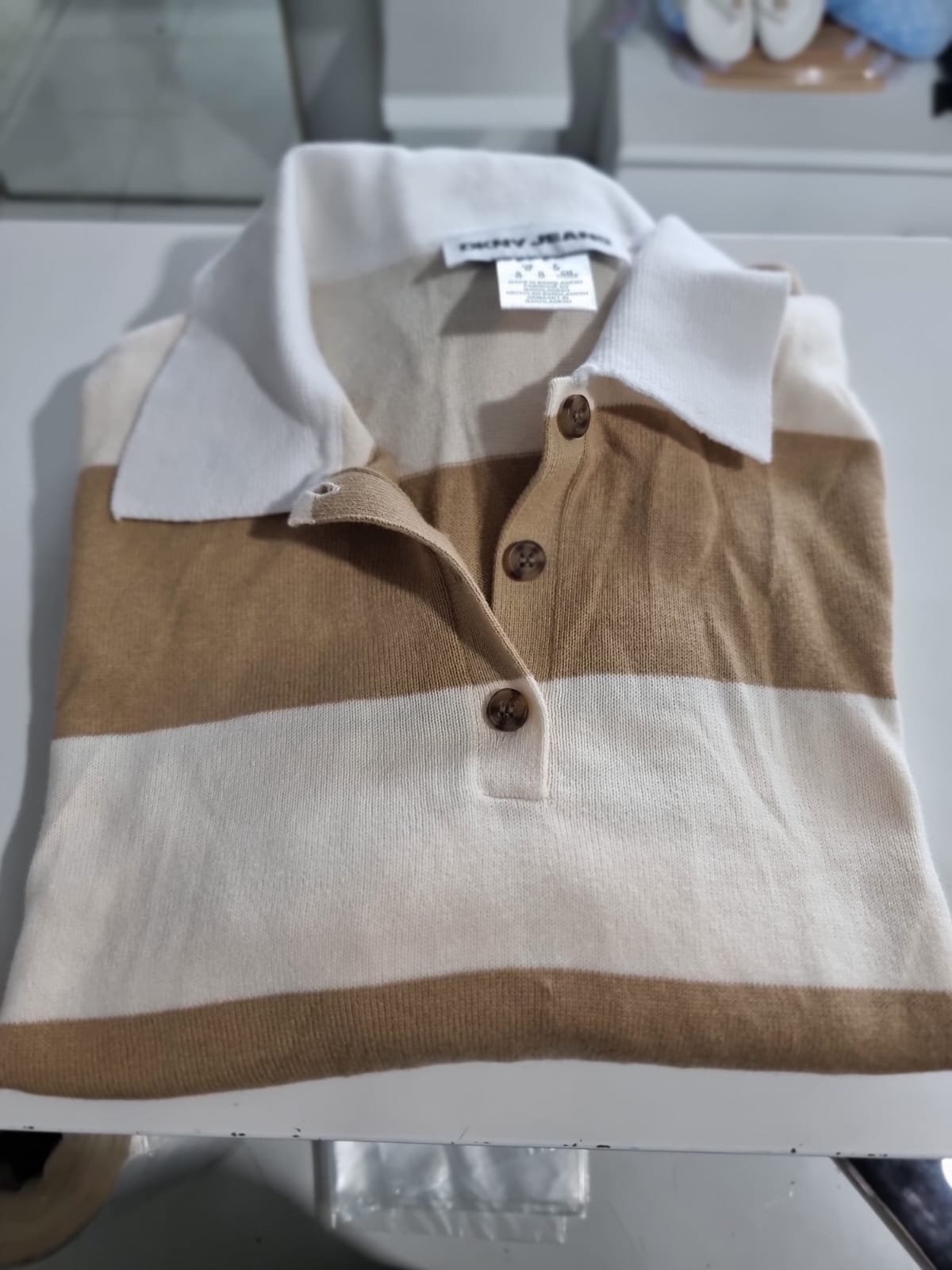 Playera DKNY camel de rayas