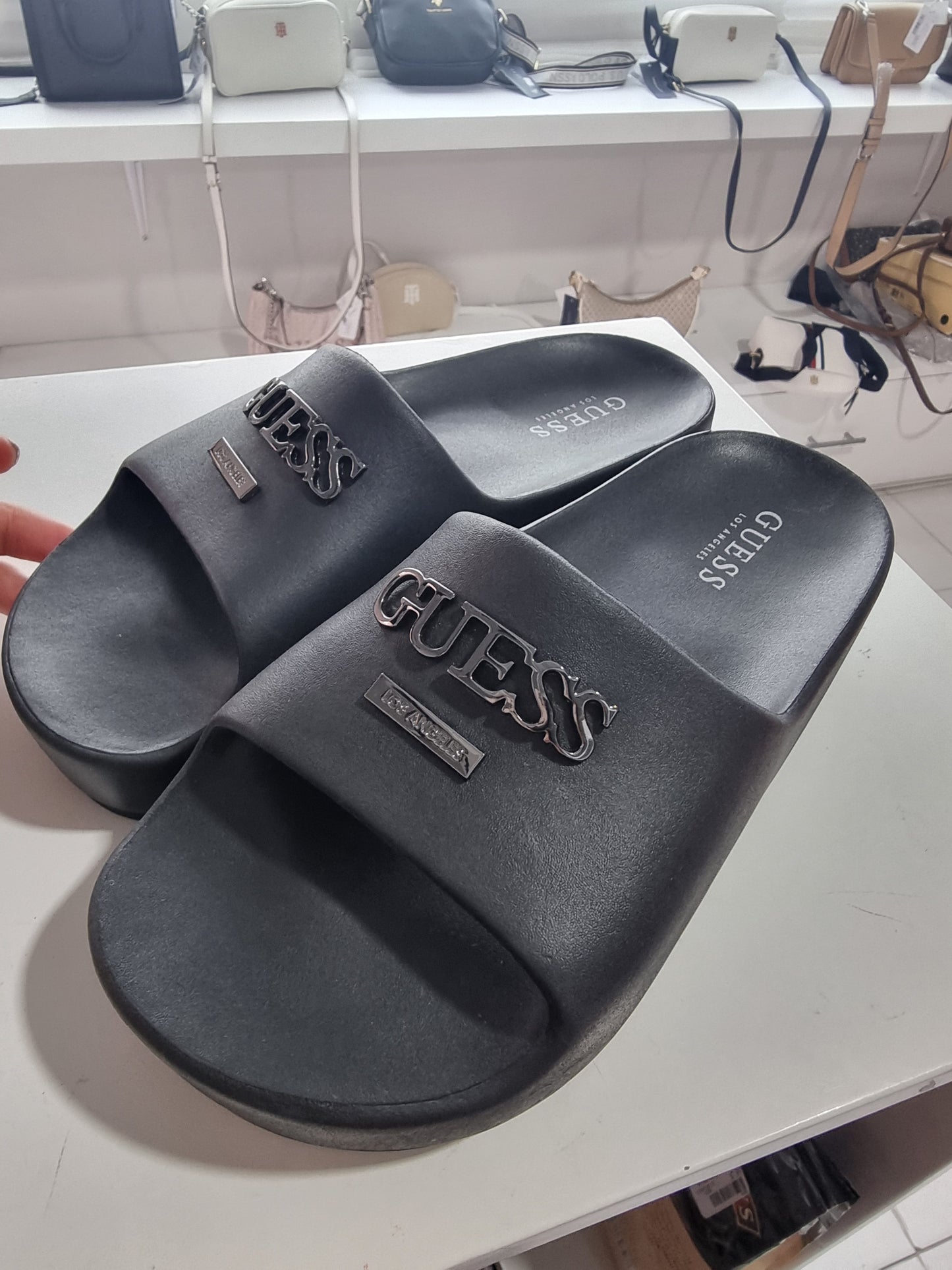 Sandalias Guess negras de plataforma