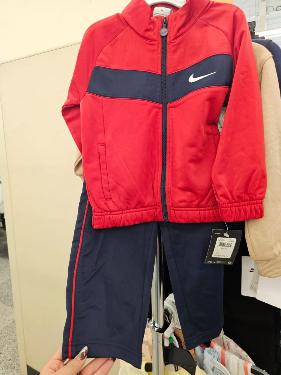 Conjunto Nike rojo y azul
